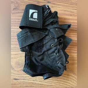 Össur Black Ankle Brace
